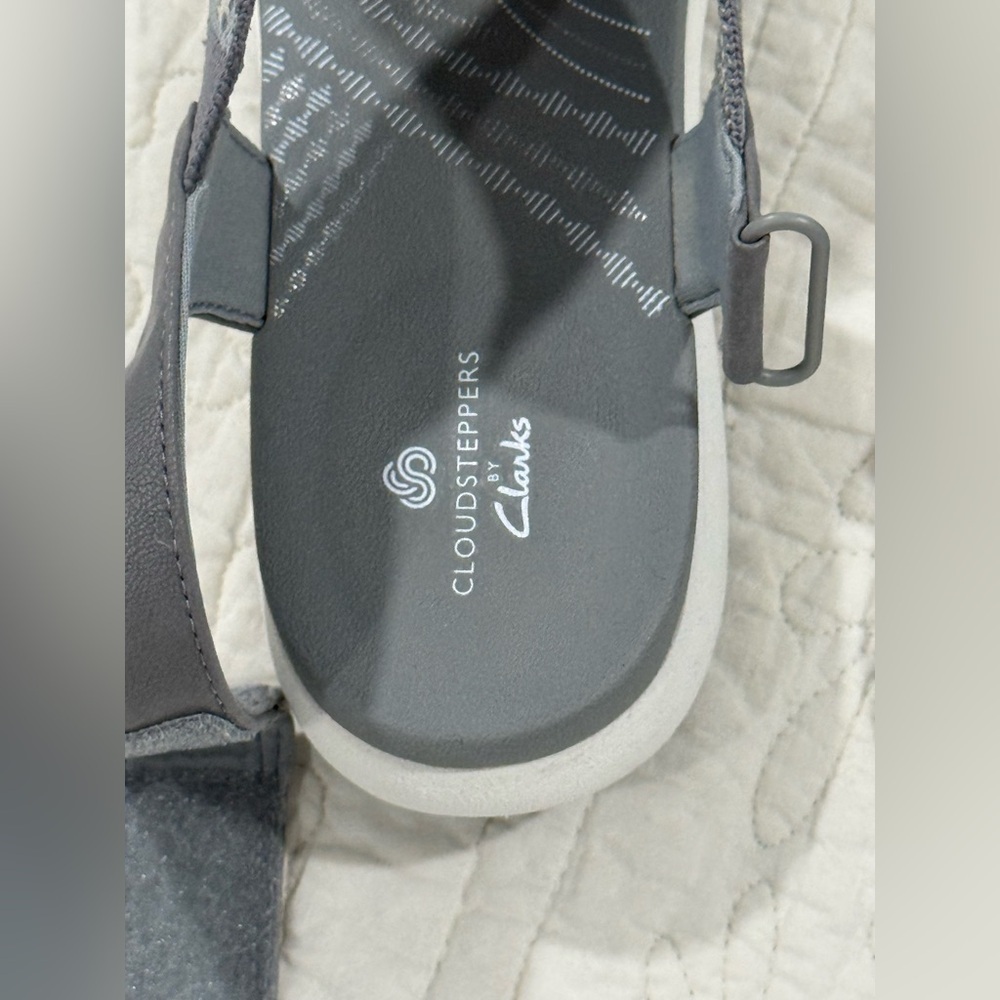 Cloudsteppers by Clarks Gray Sandals Womens/Femmes Size 11 W Camo - Picture 8 of 8